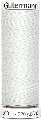 G&uuml;termann Naaigaren - Wit - Nr 643 - 200 meter