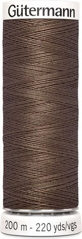 G&uuml;termann Naaigaren - Bruin - Nr 672 - 200 meter