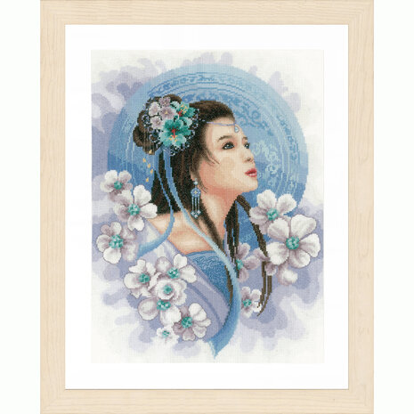 Lanarte Borduurpakket telpatroon Asian lady in blue ca. 30 x 41 cm