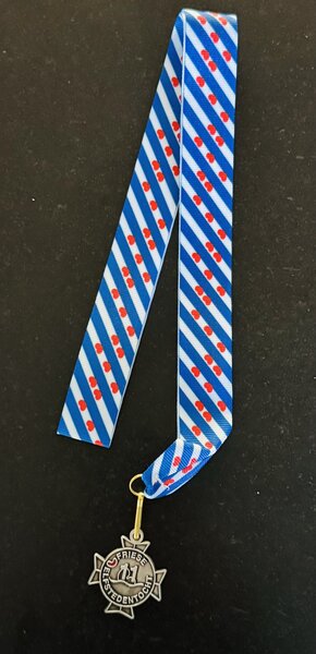 Fries halslint met kruisje